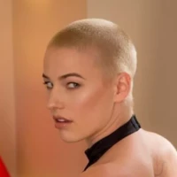 Райли Никсон Riley Nixon