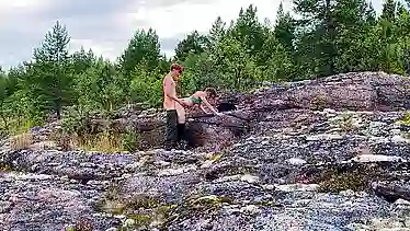 Похабники русские на природе снимают любительский секс на камнях у леса