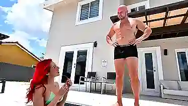 Любительницу лысых мужиков хорошо трахнули и залили спермой на личико милое