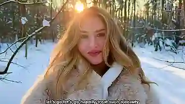 За чашечку горячего какао и ночлег сосет хуй хозяину, становясь раком для секса